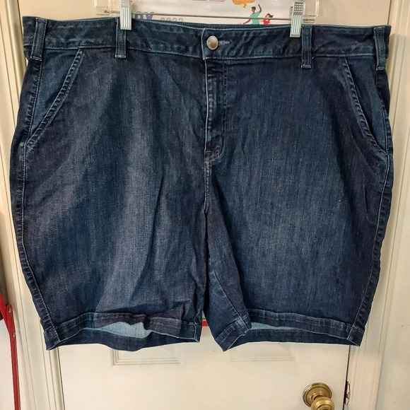 Lane Bryant Dark Wash Denim Bermuda Shorts in Size 28 - Picture 2 of 11